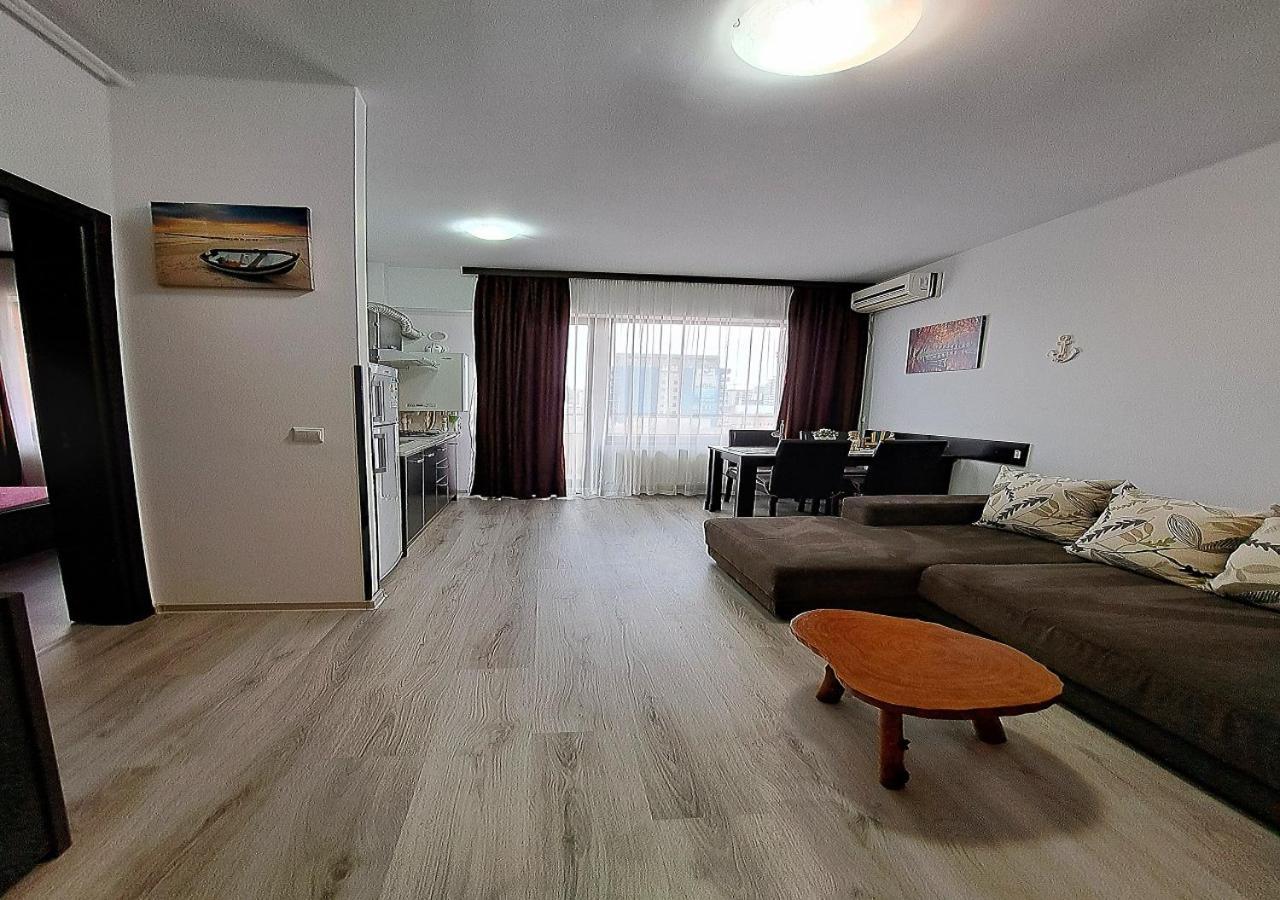 Cristina Eric * Mamaia