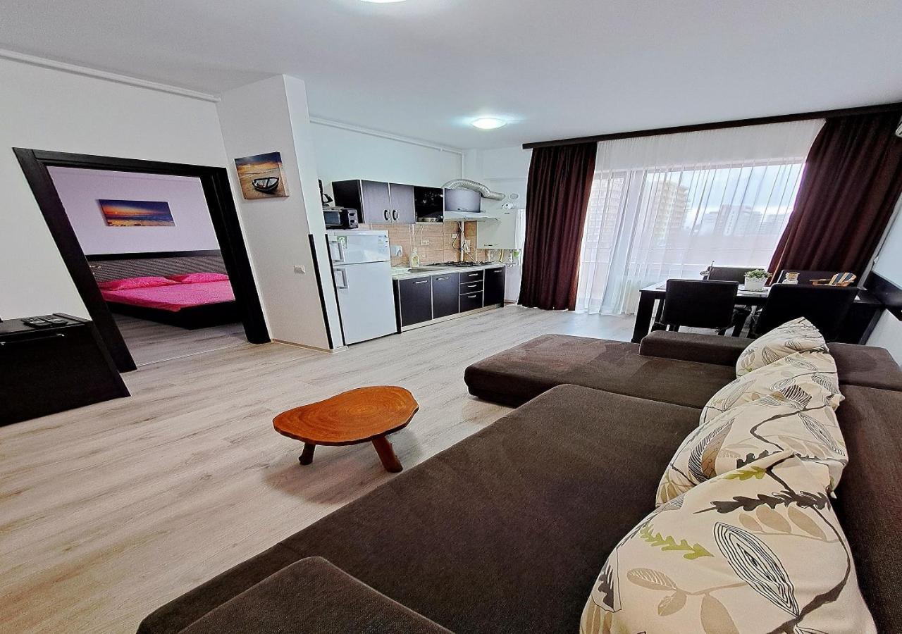 Cristina Eric Apartment Mamaia